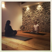 Séance de yoga proposée par Arielle. Crédit Inspiration Magazine